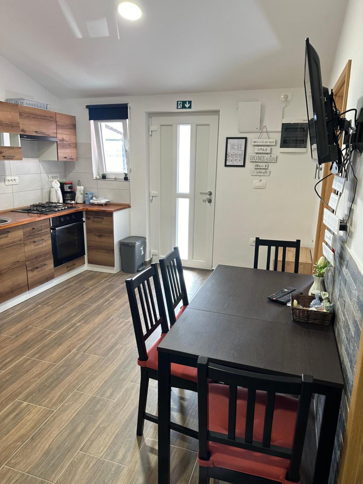 Apartma Mia * Črni Kal